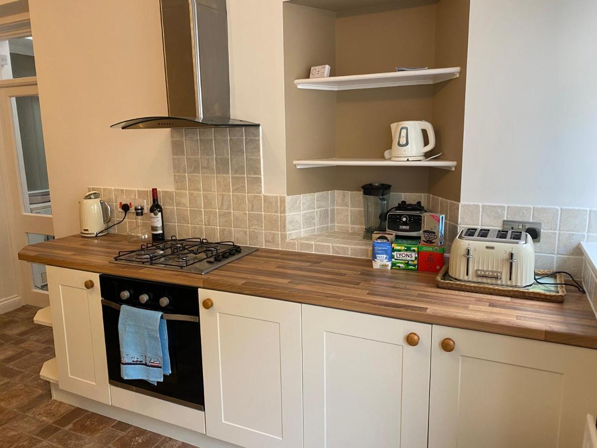 Lobster Pot Apartment With Stunning Harbour And Sea Views And Free Parking For One Car & Pet Friendly Brixham Eksteriør bilde